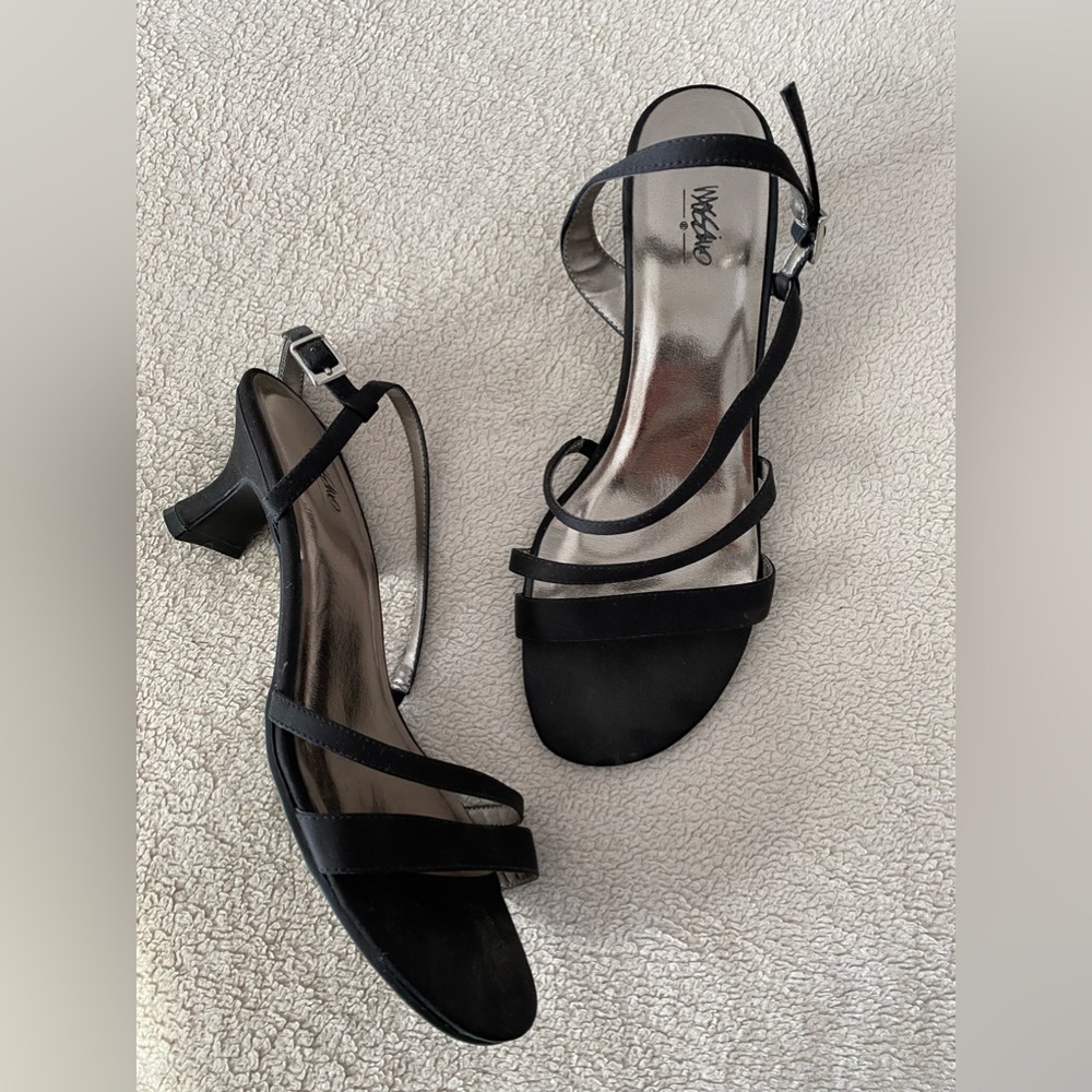 Mossiano Black 1 1/2 inch heel dress shoe with back strap - size 8